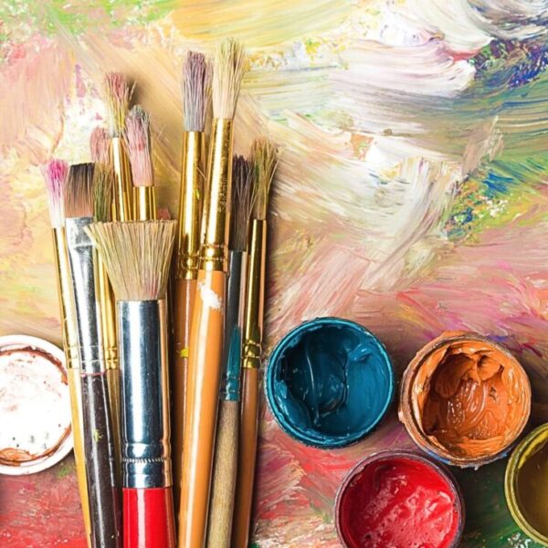 Alegerea uneltei potrivite: Burețel- Pensulă-Trafalet – Tehnica aplicării corecte a vopseleiÎn decoupage și în tehnicile decorative, rezultatul final depinde de modul în care aplicăm vopseaua.