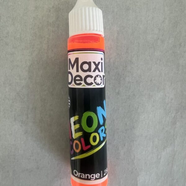 Pearl Liner Fluorescent Maxi Decor este un liner decorativ cu efect de culori fluorescente intense, ideal pentru contururi, accente fine și detalii reliefate.